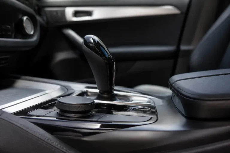 Levier de vitesse intérieur d'une boite automatique BMW moderne et élégante