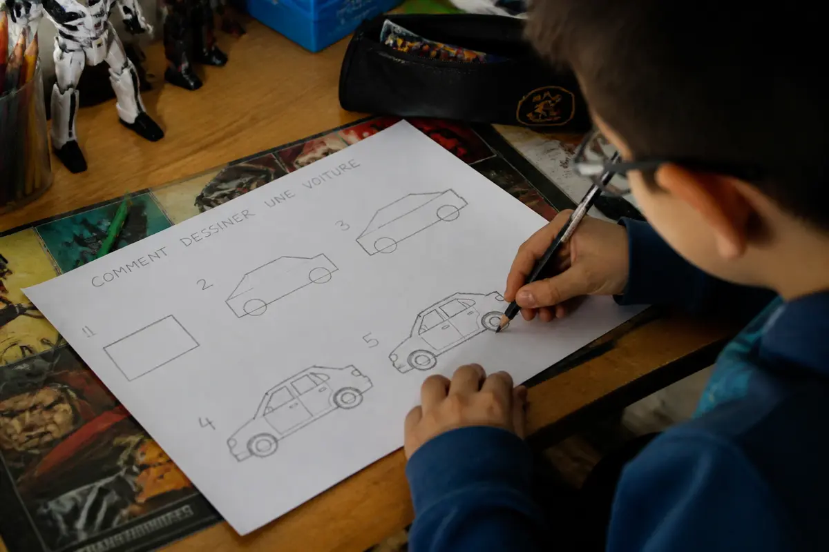 Étape dessin voiture facile : Comment dessiner pas à pas ?